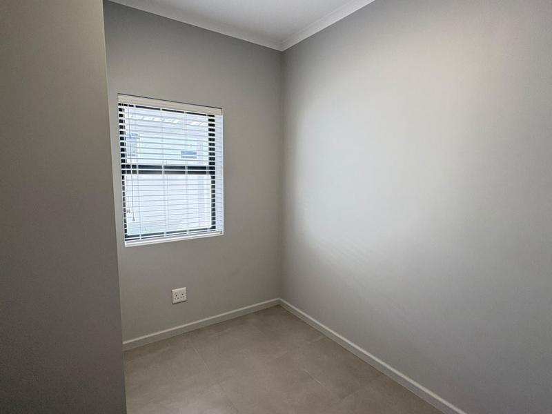 To Let 2 Bedroom Property for Rent in Capri Western Cape